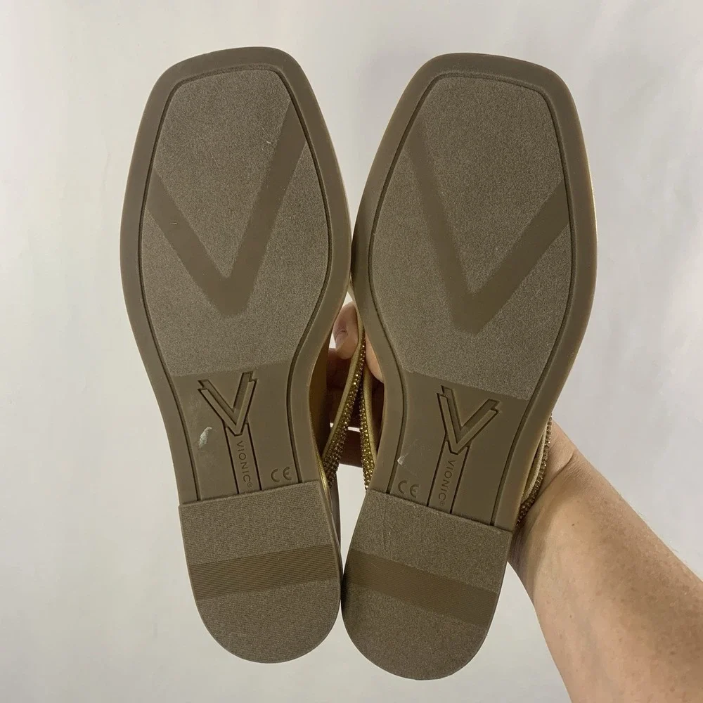 Vionic Vista Shine Womens Athletic Gold Metallic Size 8.5M Square Toe Thong